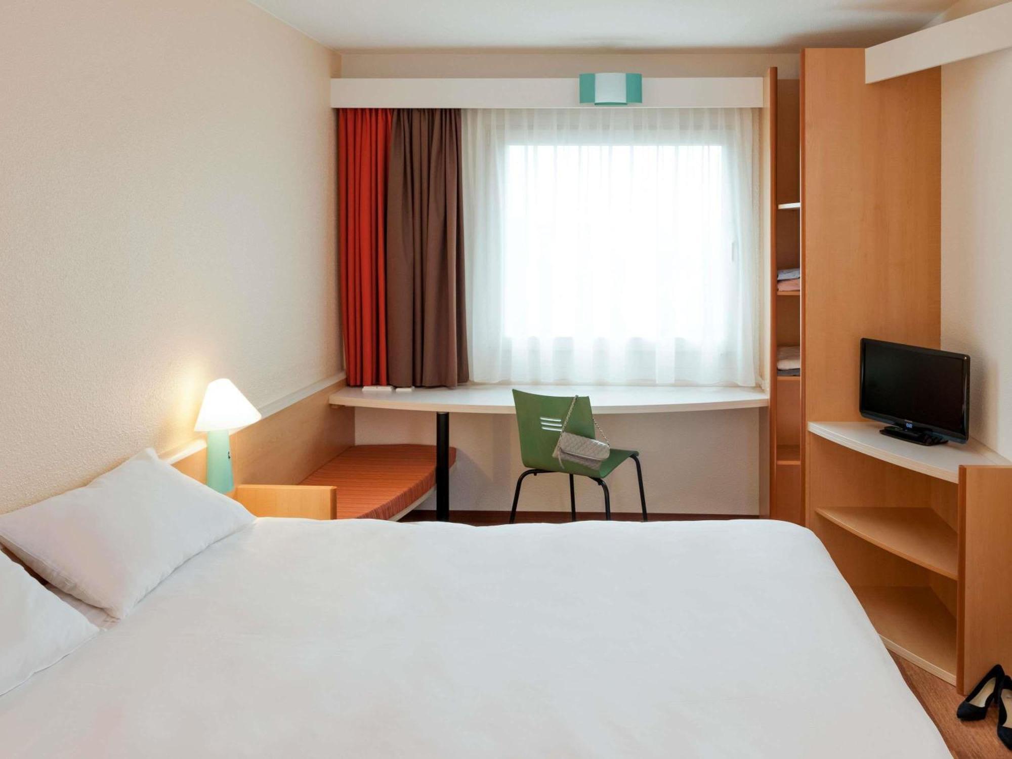 Ibis Hauptbahnhof Hotel 2*