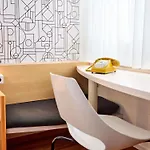 Ibis Hauptbahnhof Hotel 3*