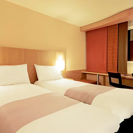 Ibis Hauptbahnhof Hotel 3*