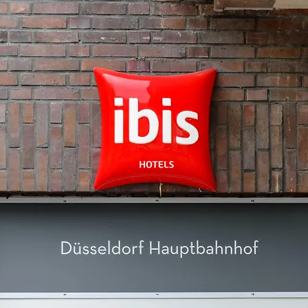 Ibis Hauptbahnhof Hotel 3*