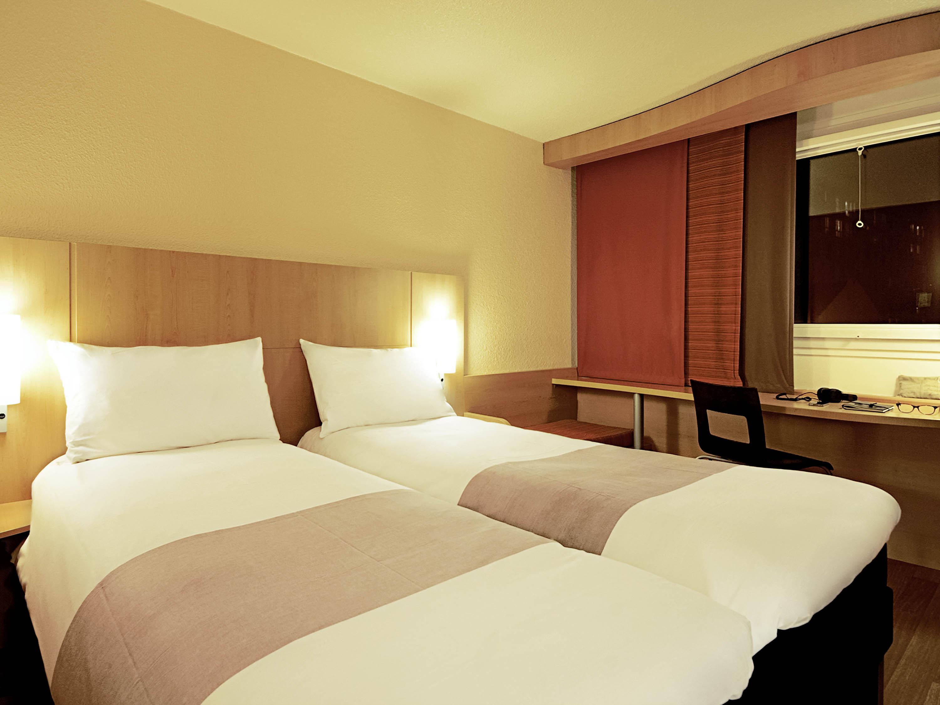 Ibis Hauptbahnhof Hotel 3*