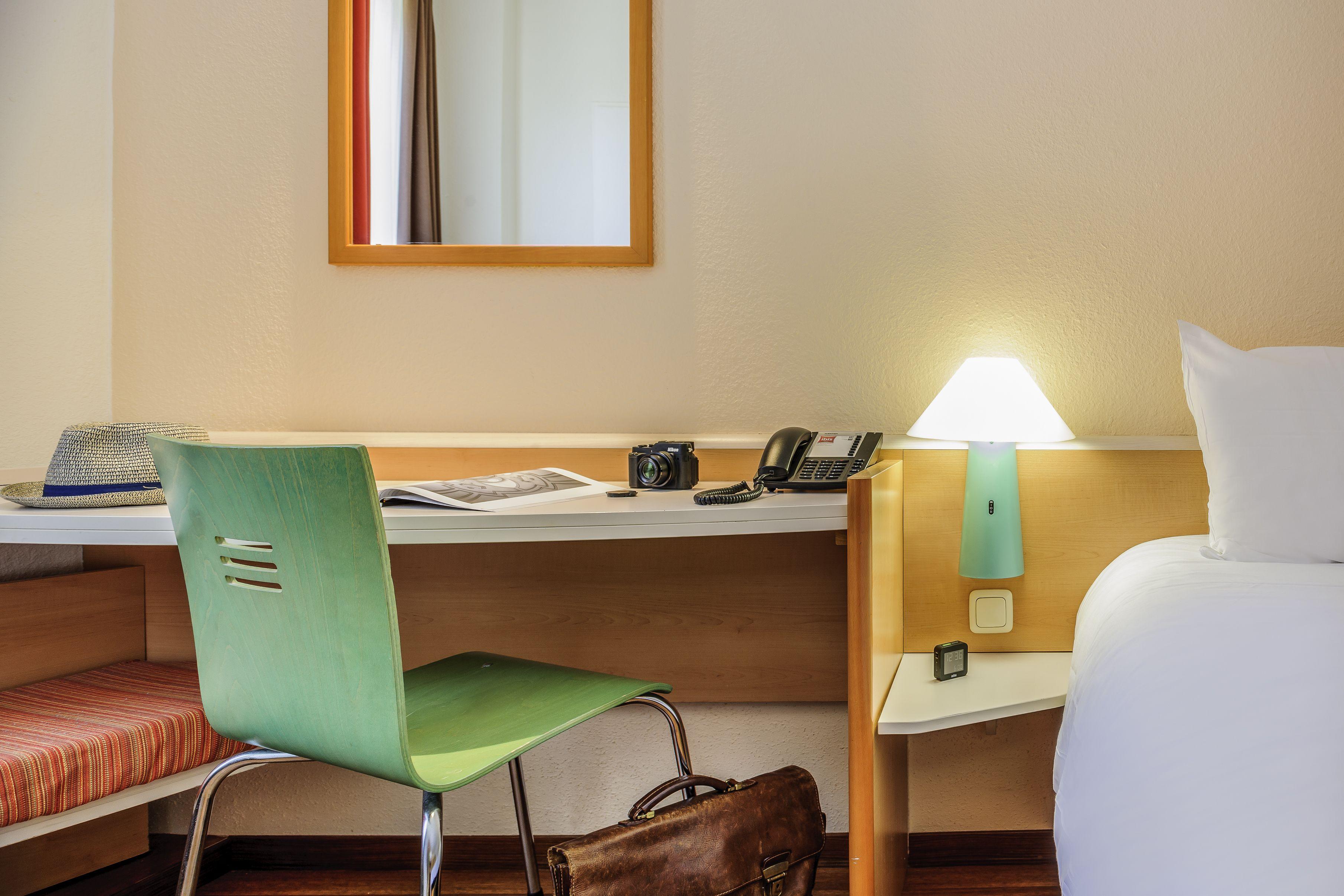 Ibis Hauptbahnhof Hotel 3*