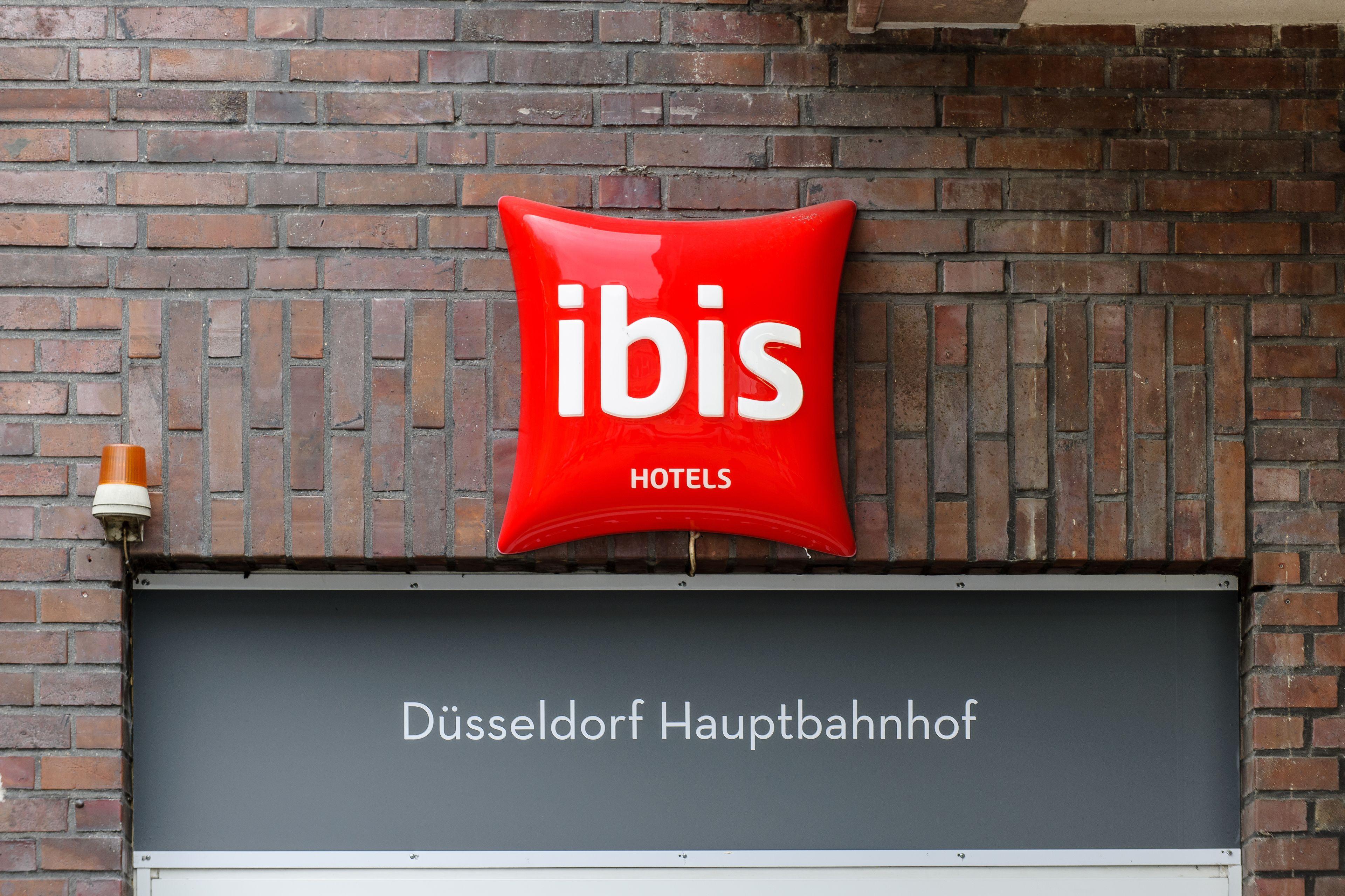 Ibis Hauptbahnhof Hotel 3*