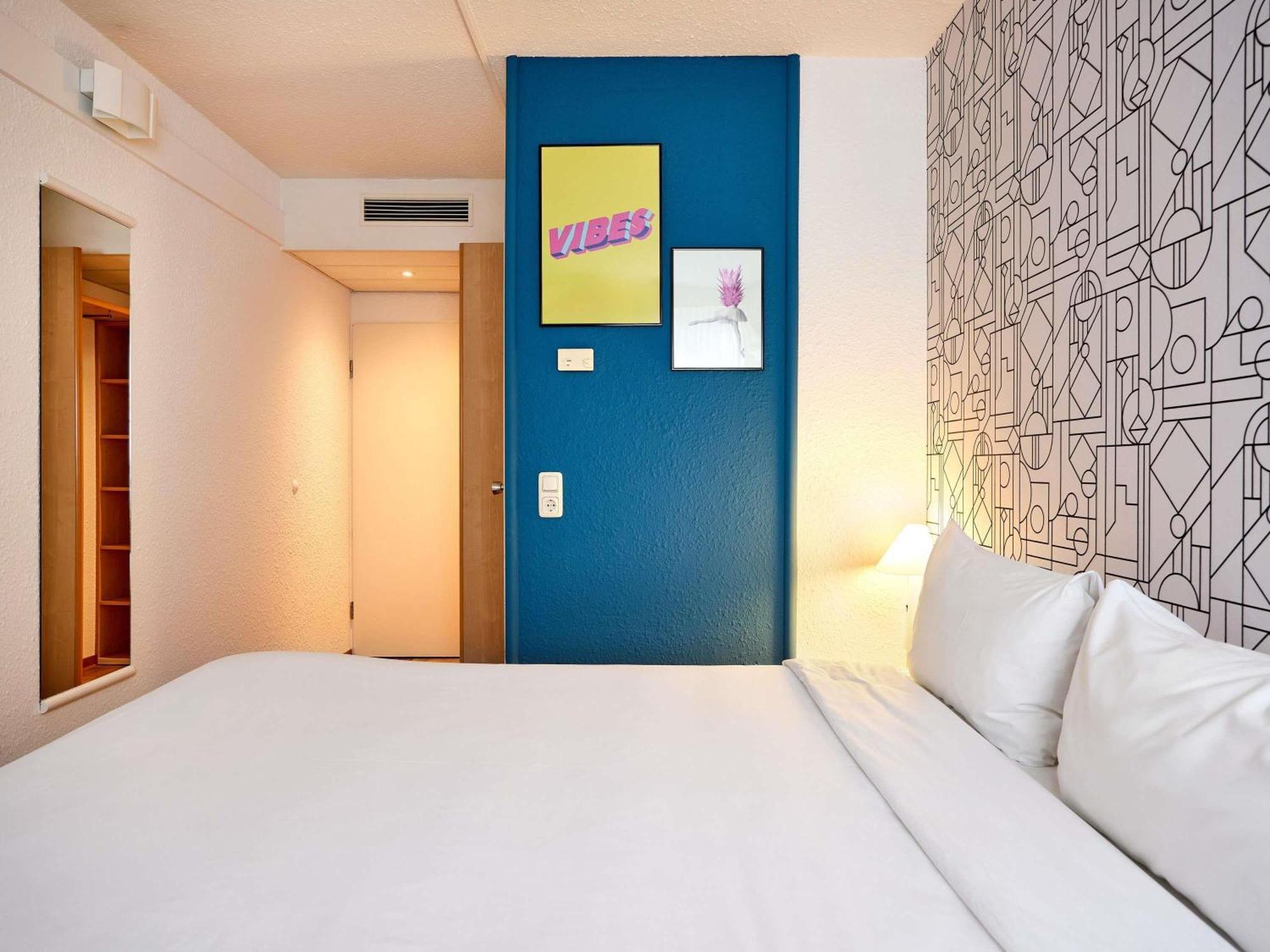 Ibis Hauptbahnhof Hotel 3*