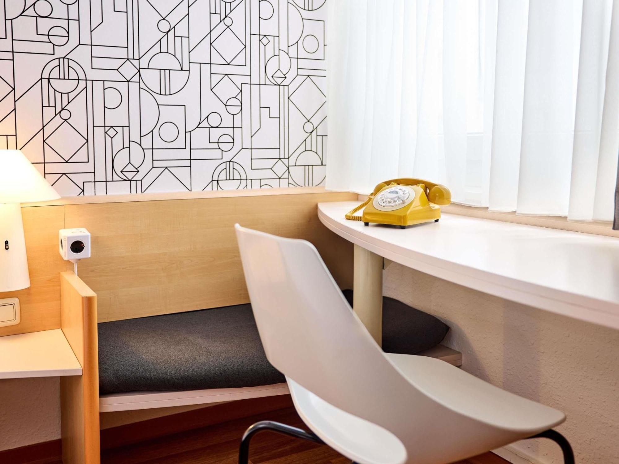 Ibis Hauptbahnhof Hotel 3*