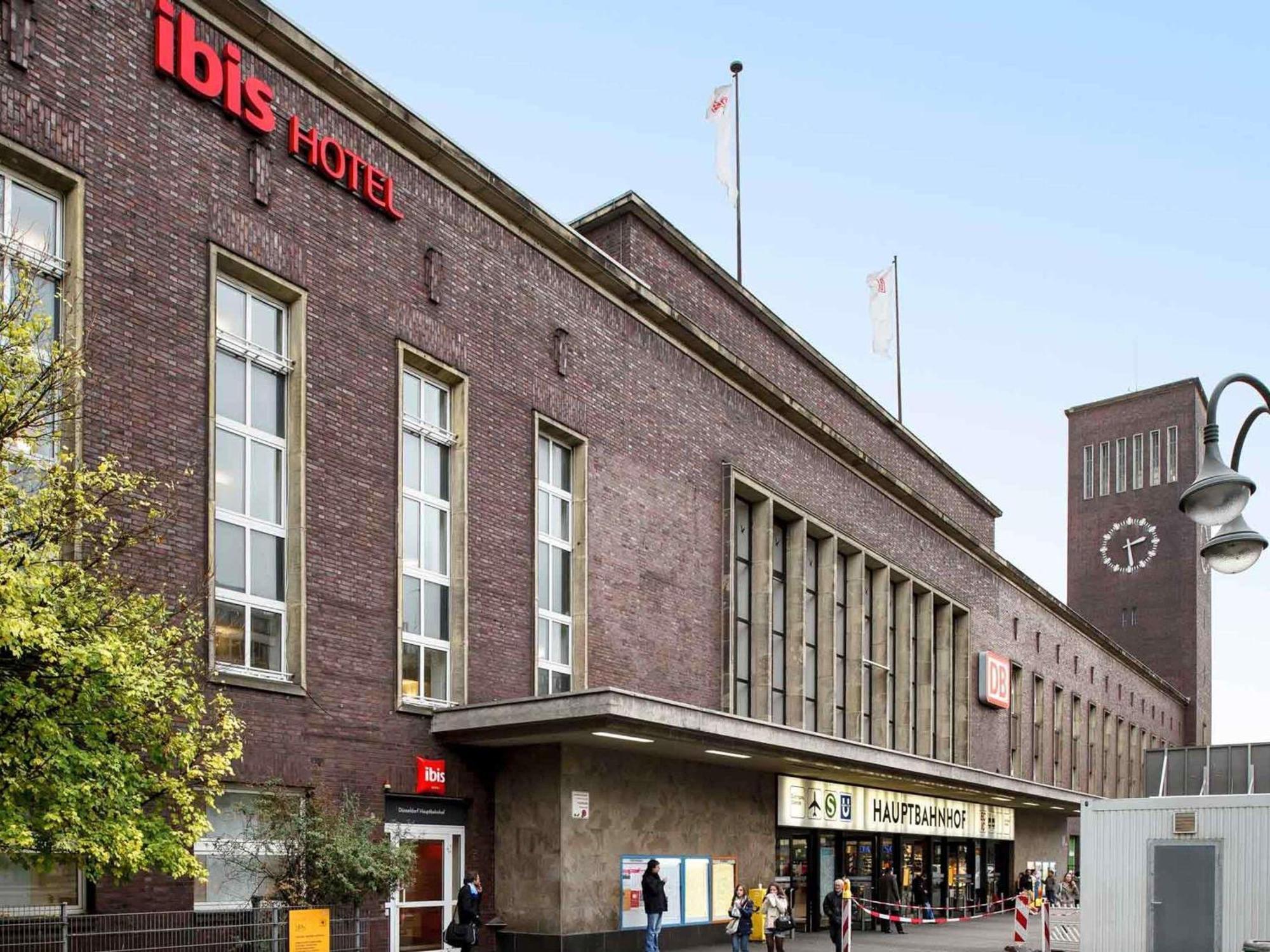 Ibis Hauptbahnhof Hotel 3*