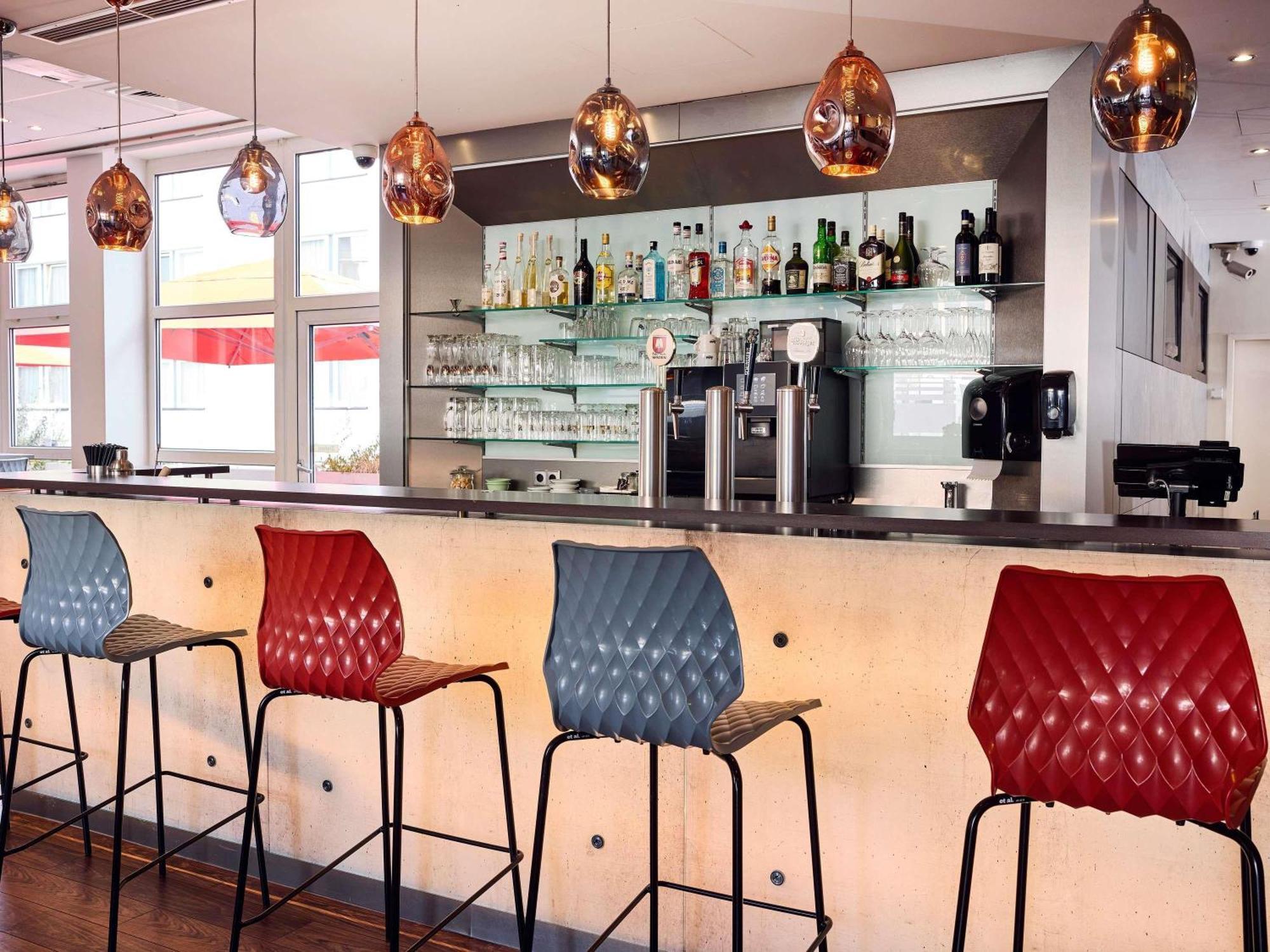 Ibis Hauptbahnhof Hotel 3*