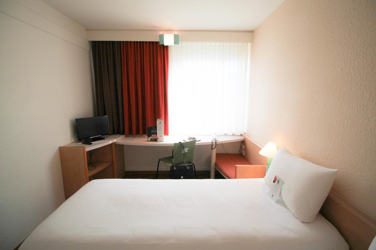 Ibis Hauptbahnhof Hotel 3*